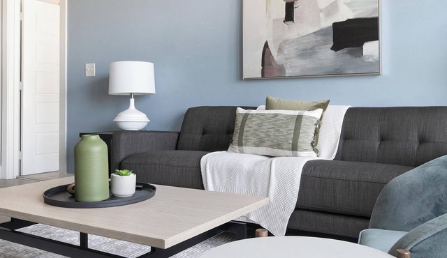 Landing | Modern 2BD, Gym