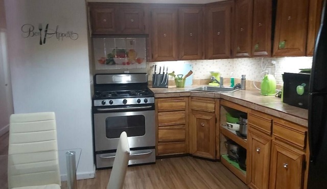 LARGE 4 BEDROOMS, 2 BATHS, BALCONY IN REGO PARK