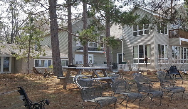 LARGE GROUP perfect for Family reunion, weddings, or just large families!