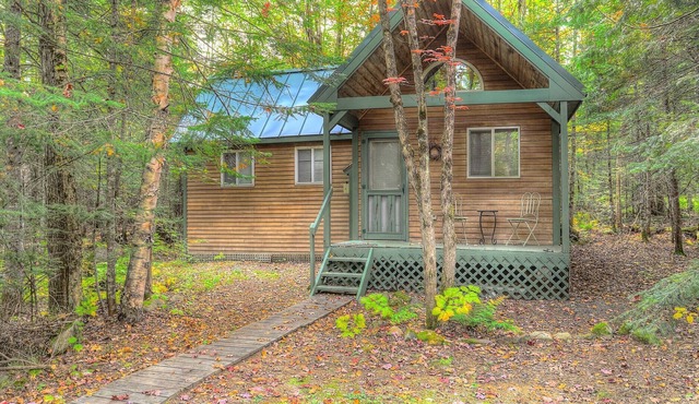 LLR Guest House - Adorable guest cottage - perfect for overflow when renting Loon Lake Retreat!