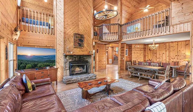 Lodge for 22, hot tub, game room + river access