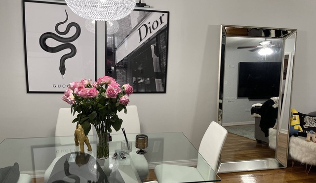 Lovely 2 bed/bathroom apartment with open parking