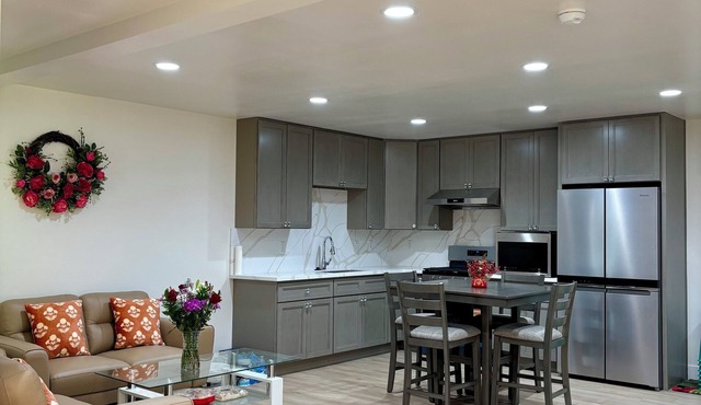 Lovely 2-bedroom house with AC in charming Huntington Beach