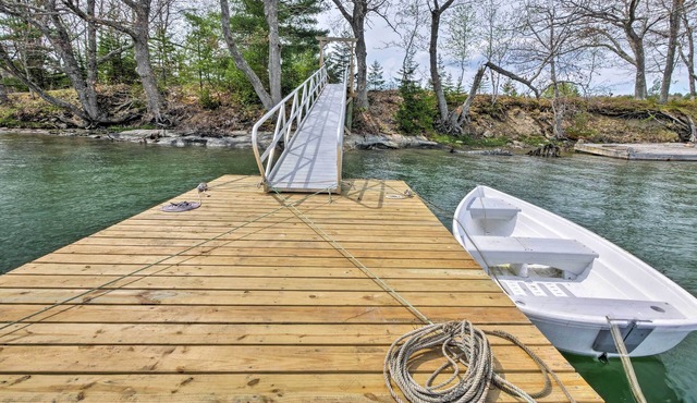 Lovely 'Raspberry Cottage' w/Rowboat on Back Cove!