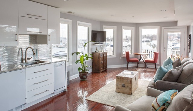 Lovely Waterfront Retreat in Eastport