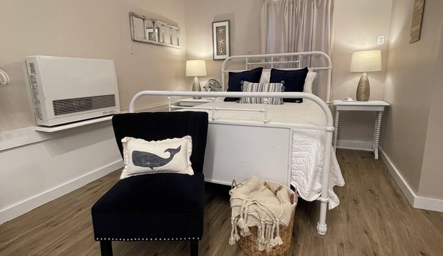 “Low Tide” cozy studio for two!
