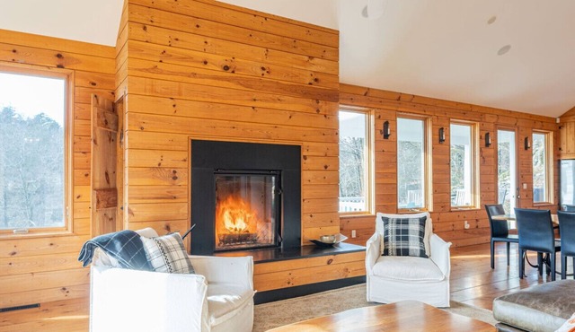 Luxe Riverfront Estate w/Private Hiking