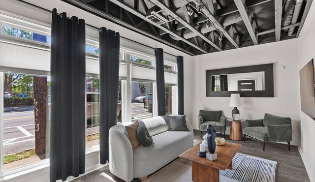 Luxury 2BR Condo on Peters St - Walk to FIFA & Mercedes-Benz Stadium