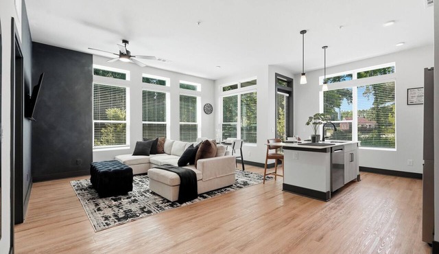 Luxury 2BR Retreat 2 King Suites Pool Free Parking