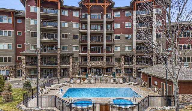 Luxury 4BR/4BA Ski-In/Ski-Out Mountain Stay "The Four Ski-sons"