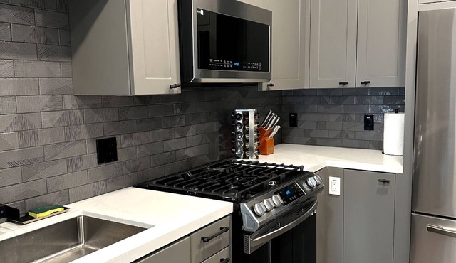 Luxury Apt 15 Min by Disneyland