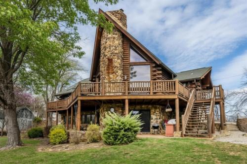 Luxury Log Cabin w Beach & Dock Sleeps 12
