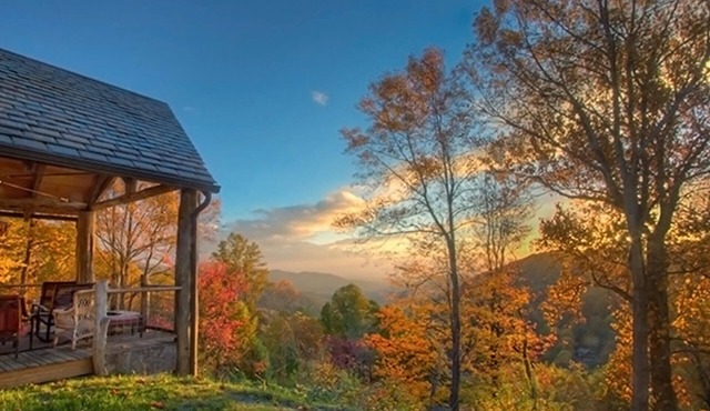 Luxury Mountain Home w/Pristine Views and Trails near Asheville, 30 mile views!