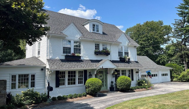 Luxury on the Main Line! Perfect for spring and college visits!