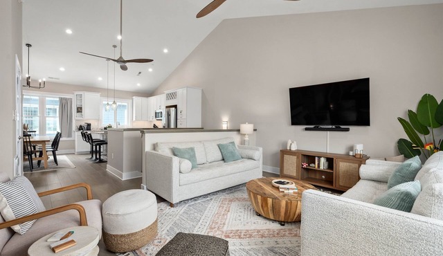 Luxury Town Home with Pool