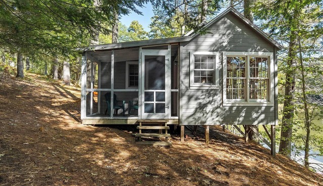 Maine summer dreams come true! Rustic 3-bedroom on the water with private dock
