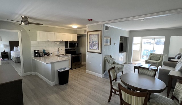 Marco Island Lakeside Inn