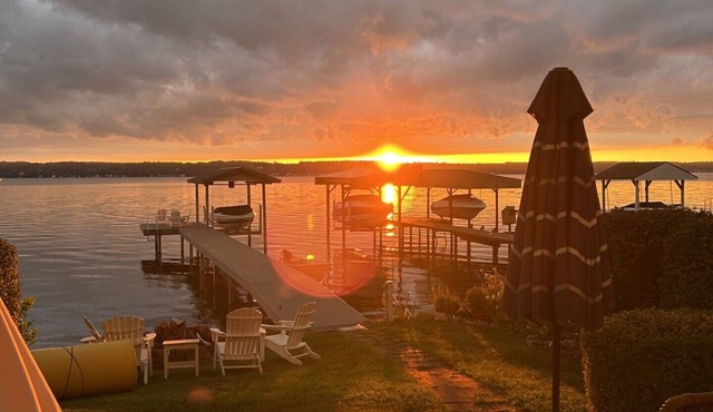 Mariner's Point: 3-bedroom cottage on private drive steps from Seneca lake front