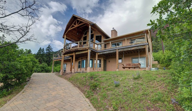 Massive Deck + Sunroom Sleeps 13