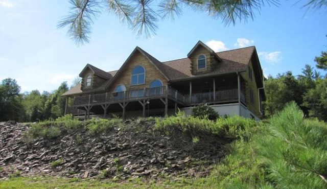 Massive Log Home near Blue Mountain