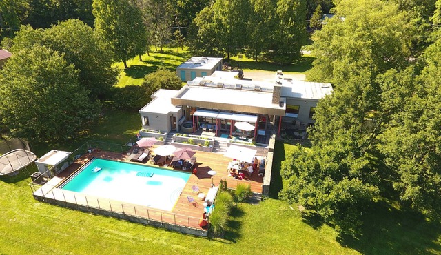 Mid Century Modern- Hot tub-Ski-View- Fireplaces-Pond-35 min to Woodstock