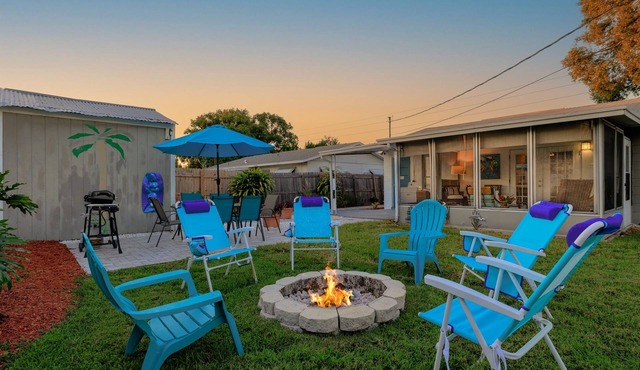 Minutes to Clearwater Beach, Indian Rocks Beach- Sleeps 10 w/Firepit & BBQ!
