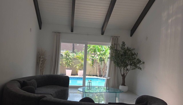 Modern 3-bedroom pool home with WiFi and AC 2 full bathroom in Lauderhill.