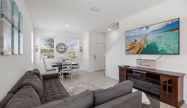 Modern Chic Sunshine Oasis in Gorgeous Skye Ranch Sarasota w/Large Heated Pool