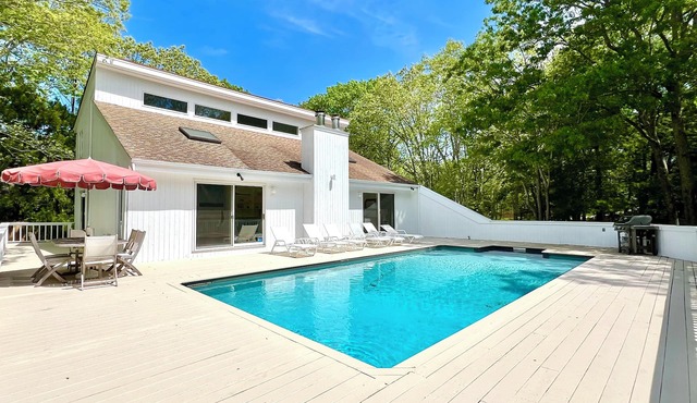 Modern Coastal Elegance- Heated Pool, Bike to Bay