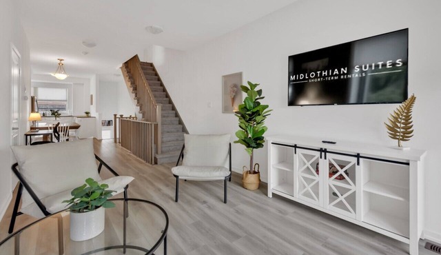 Modern Gem, Spacious, Parking | THH in Ajax