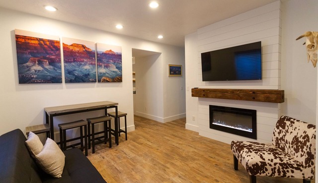 Modern guest suite, central location in SLC valley
