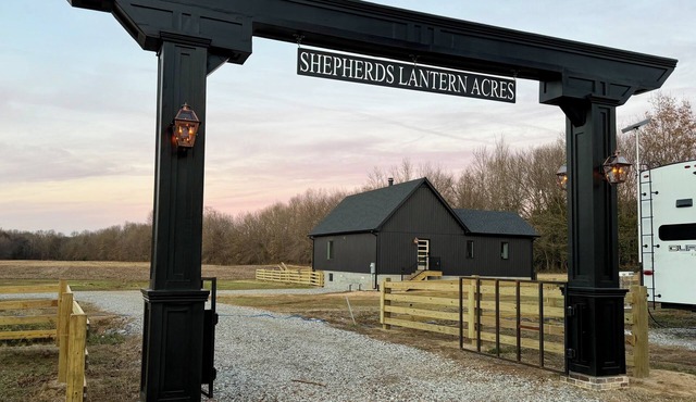 Modern Luxury Cabin, Fireplaces, Hot Tub Paducah