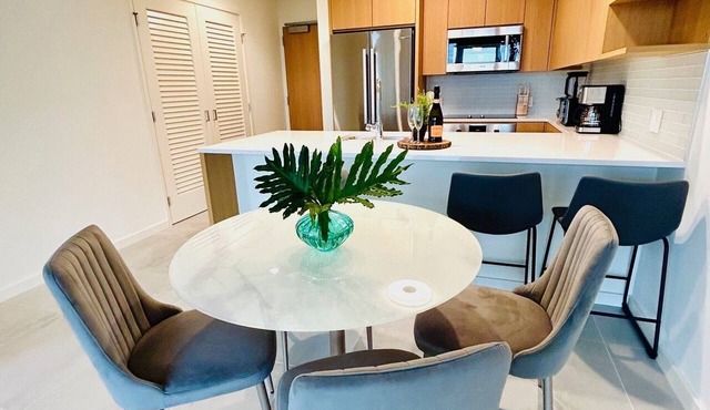 "MODERN LUXURY CONDO 2BR/2BA/2PKG AT SKY ALA MOANA"