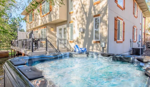 Modern Parkside Home! Hot Tub * XBox * Ping Pong *