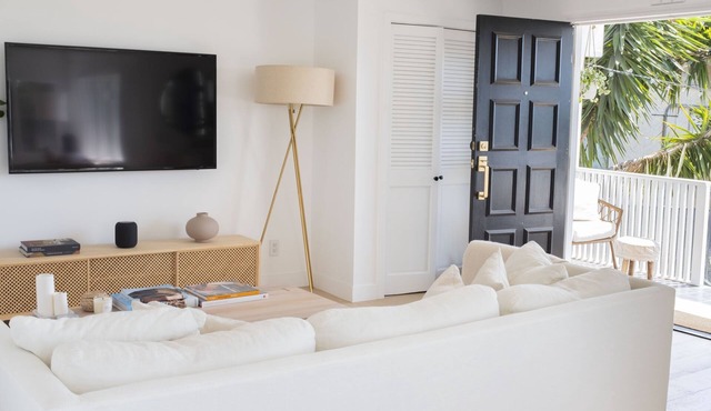 Modern Silver Lake house seconds from Sunset Blvd