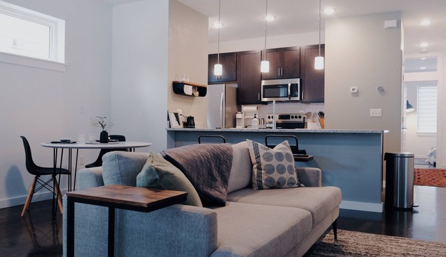 Modern Unit in Historic Old Manchester.