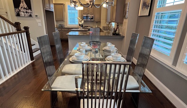 Modern Upscale 3-bedroom house in Houston energy corridor in Houston