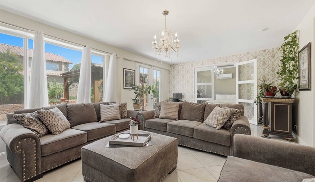 Modern Vegas 4BR with BBQ, Balcony & Parking