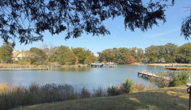 Modern Waterfront Retreat on 5 Acres w Pier, Kayaks, Fishing & Crabbing