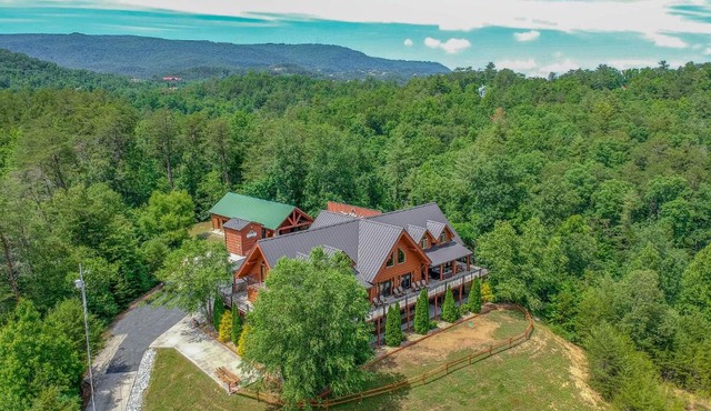 Moose Hollow Lodge