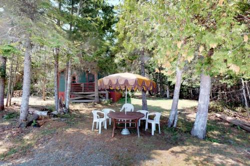 Moosehead Memories - Quiet Dog-Friendly, Dock, & Firepit