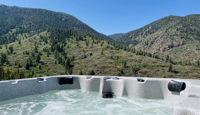 Mountain Retreat : 5 acres : Hot Tub : Fire Pit : Views