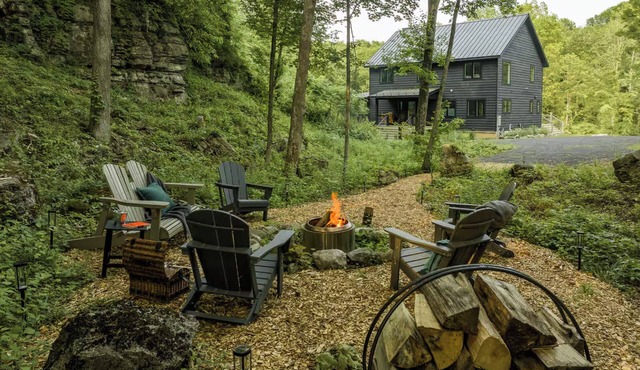 Mountain Rock: Privacy, BBQ, Firepit, Game Room