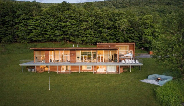 Mountain Views, Hot Tub & Sauna near Roxbury