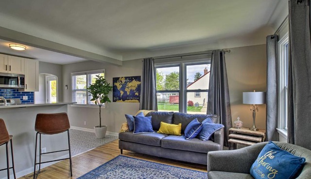 Mpls Duplex w/WiFi & Kitchen: 5 Mi to Dtwn!
