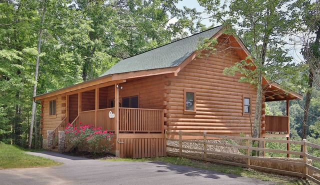 Mtn Views! Pool Table, Hot Tub, Air Hockey & Free Access to Pool, Golf, Fishing