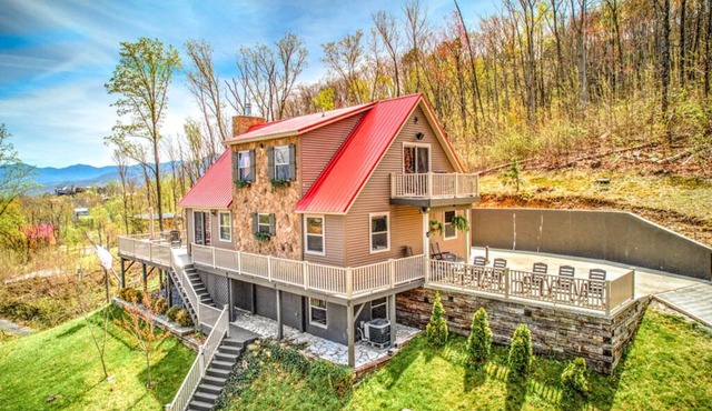 NEW BearWoodsLodge#Mt LaConte ViIEW/PRIVATE Woods/WrpAround DECK/Giant Theater