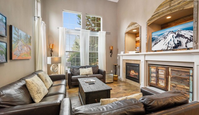 New! Bend River District Stay | Hot Tub | Walk to Dining & Trails in Bend