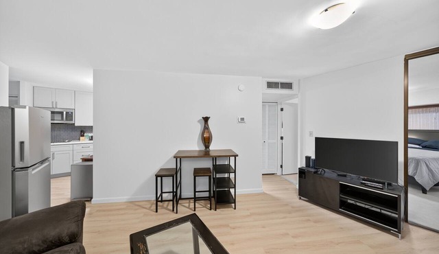 NEW! Chic DT Honolulu Executive Condo