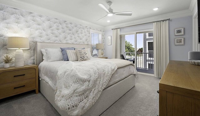 New Construction Townhome, Outdoor Pool, quick walk to beach, FREE Linens/Towels